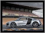 Tor, Audi R8, Trybuny